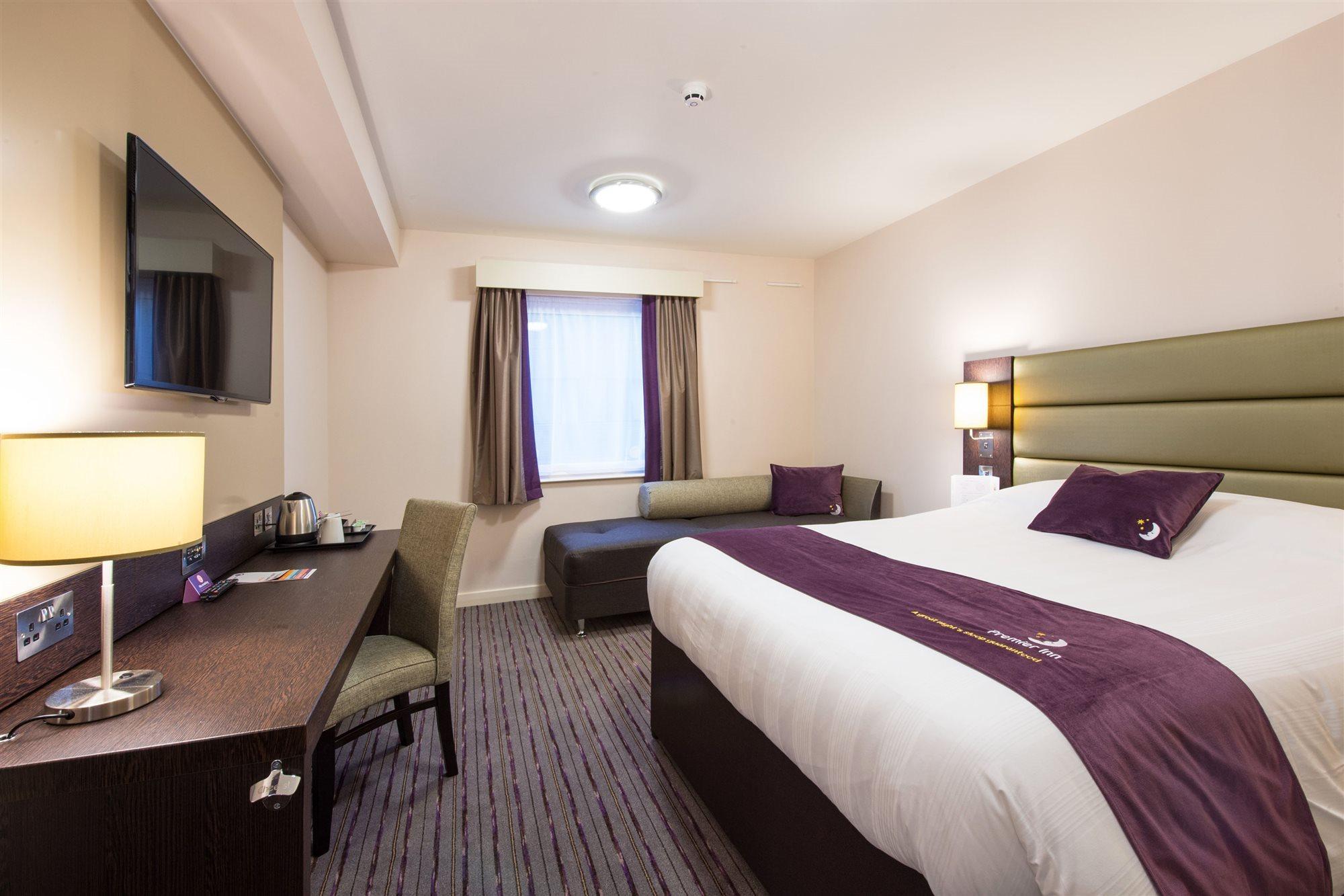 Premier Inn Maidenhead Town Centre Exterior photo