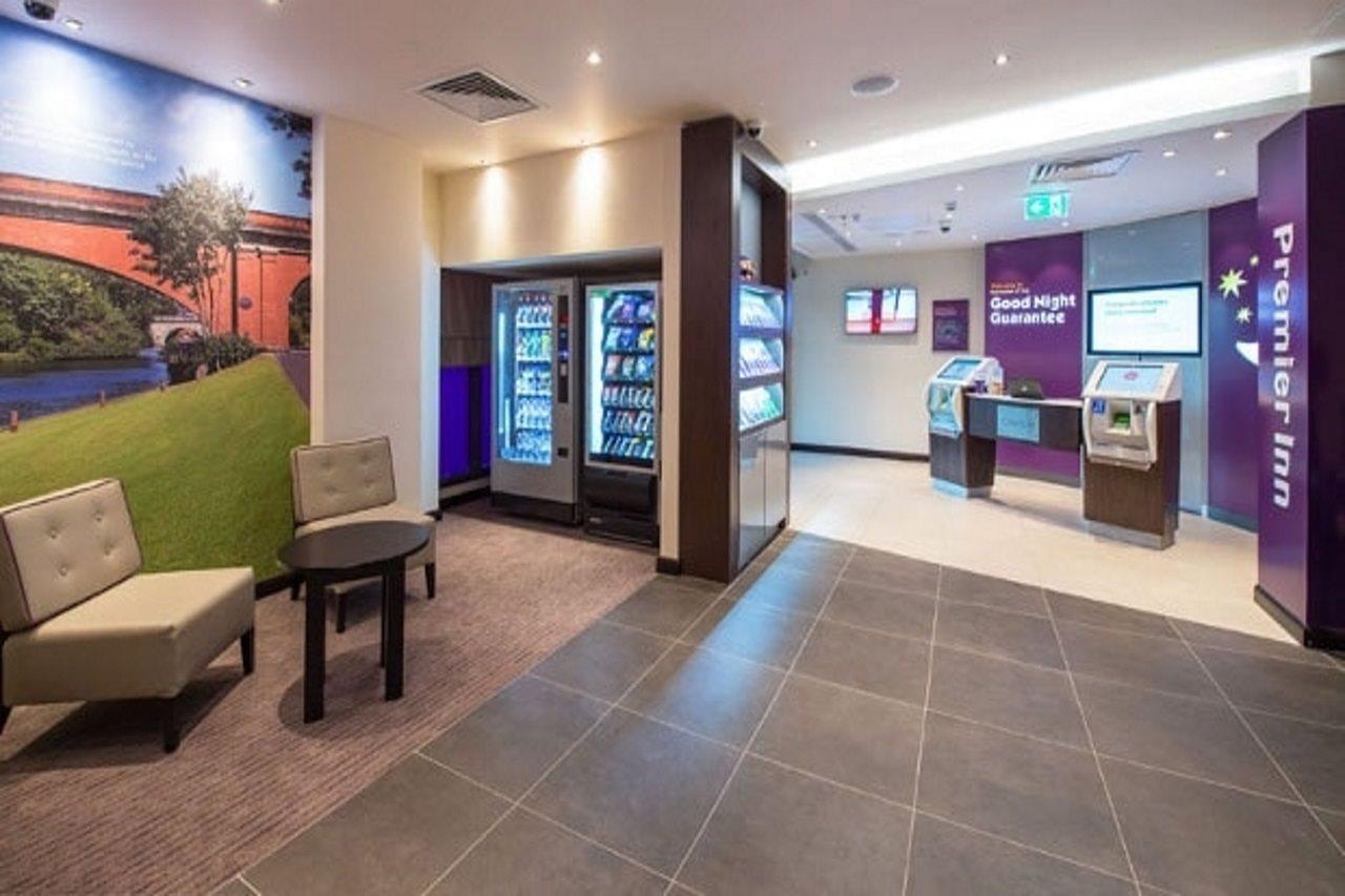 Premier Inn Maidenhead Town Centre Exterior photo